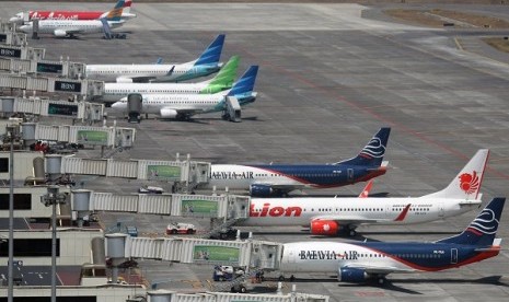 Budget airlines' passenger jets are seen parked on the tarmac at Juanda International Airport in Surabaya, East Java, Indonesia. Two Indonesian airlines, Mandala Airlines and Lion Air, are competing with 20 other low cost airlines to target Thailand's mark