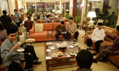 Buka Bersama Dubes AS: Suasana berbuka puasa bersama dengan tokoh Islam Indonesia di kediaman Dubes AS, Jakarta, Rabu (24/6).