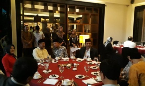 Buka bersama Kapolri, Tito Karnabian (tengah) di Jakarta, Ahad  (26/5).