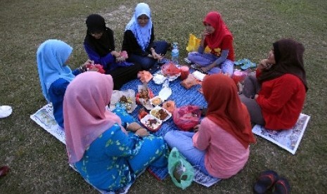 Buka puasa bersama.