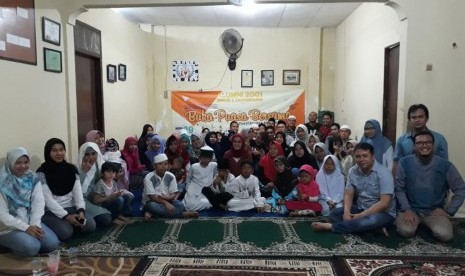 Buka puasa bersama dan santunan anak yatim piatu di Panti Asuhan Maktabul Aitam, Tangerang, Selasa (29/5).