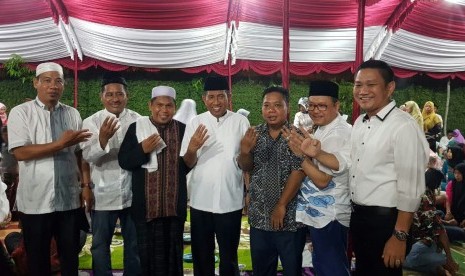 Buka Puasa Bersama Laskar Merah Putih Kaltim dengan anak yatim di Balikpapan, Kalimantan Timur, Senin (4/6).