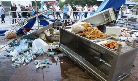 Buka puasa bersama yang digelar oleh Konsulat AS di Diyarbakir, Turki berakhir ricuh.