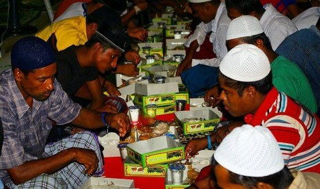 Bukber bareng dengan para pengungsi.