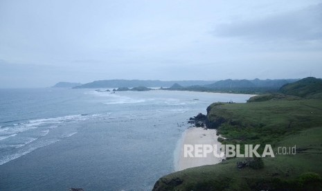 Bukit Merese Tanjung Aan, Lombok, NTB, Jumat (27/1). Mandalika, Wisata Syariah