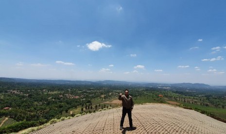 Bukit Santiong, Kabupaten Subang menjadi destinasi baru pariwisata di Jabar. 