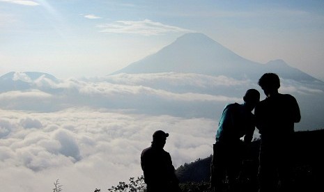 Bukit Sikunir, lokasi yang tepat untuk menyaksikan sunrise dari ketinggian 2290 mdpl.