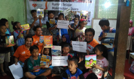 Bukuubocah donasikan buku ke Rumah Belajar Makemdowo Juara binaan Rumah Zakat.