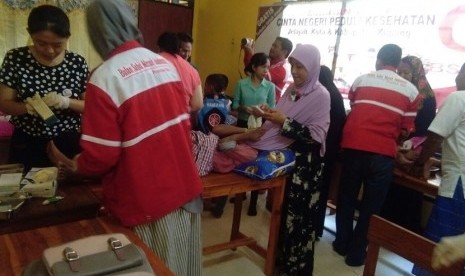 Bulan Sabit Merah Indonesia (BSMI) Provinsi Bali menggelar khitanan massal di Kupang, Nusa Tenggara Timur, pada Sabtu-Ahad (10-11 Maret). 