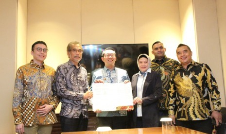 BUMD PT Jasa Sarana dan Ranhill Holdings Berhad menandatangani kesepakatan awal (Head of Agreement) untuk menggarap sejumlah proyek strategis di Jawa Barat.  