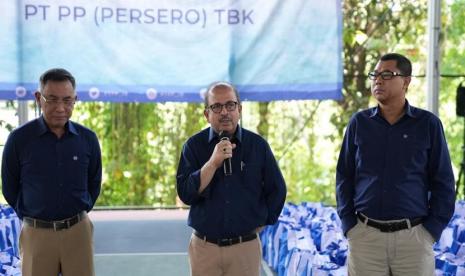 Bumn konstruksi dan investasi, PT PP (Persero) Tbk membagikan paket kebutuhan pokok gratis kepada para pekerja di lingkungan perusahaan sebagai wujud nyata kepedulian perusahaan memasuki Ramadan dan menjelang Idul Fitri 1444 H.