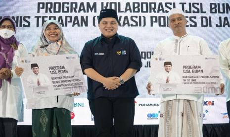 BUMN Konstruksi, PT PP (Persero) Tbk bersama 32 perusahaan BUMN lainnya turut mendukung program bisnis terapan (vokasi) Pesantrenpreneur 2022. Adapun kegiatan ini bertujuan untuk memperkuat komitmen BUMN dalam meningkatkan kualitas pendidikan berwirausaha di pondok pesantren melalui program bisnis terapan. Berlokasi di Pondok Pesantren Qomaruddin, Kabupaten Gresik, Jawa Timur pada Jumat (10/6/2022) turut dihadiri dan dicanangkan secara langsung oleh Menteri BUMN Erick Thohir. 