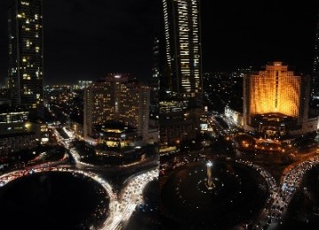 Bundaran HI ketika Earth Hour