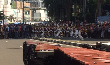 Bundaran Hotel Indonesia (HI) pada Ahad (30/10) pagi ini dipenuhi dengan berbagai macam atraksi. Atraksi ini sebagai bentuk perayaan kepolisian menyambut sidang umum Interpol ke-85 yang akan dilaksakan di Nusa Dua, Bali.