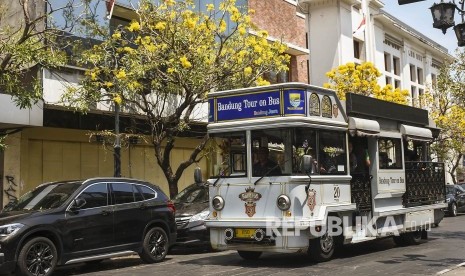 Pemkot Bandung tengah membuat kajian tentang sterilisasi kendaraan roda dua dan empat yang parkir di sepanjang Jalan Braga, Kota Bandung (Foto kawasan Braga Bandung)