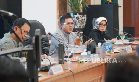 Bupati Bandung Dadang Supriatna, menginstruksikan kepada seluruh Kepala Organisasi Perangkat Daerah (OPD) di lingkungan Pemkab Bandung untuk memangkas anggaran perjalanan dinas sebesar 50 persen.