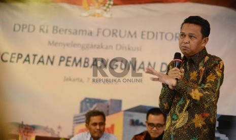  Bupati Bantaeng Nurdin Abdullah memaparkan penhjelasannya dalam diskusi yang bertemakan 