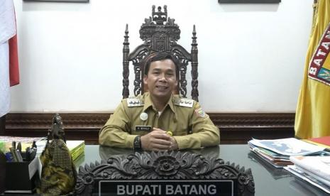 Bupati Batang Wihaji.