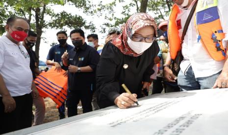 Bupati Bogor, Ade Munawaroh Yasin meresmikan Situ Lebak Wangi di Parung menjadi objek wisata, Kamis (7/10). 