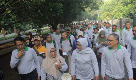 Bupati Bogor Ade Yasin saat menjelajahi CSCBG bersama Kepala LIPI Pusat Laksana Tri Handoko, Kamis (21/2)