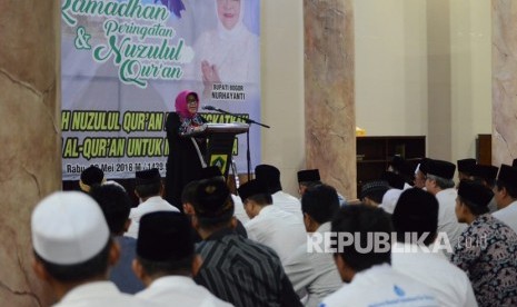 Bupati Bogor Nurhayanti di Masjid Besar At-Taqwa Lanud Atang Sanjaya, Kemang, Kabupaten Bogor