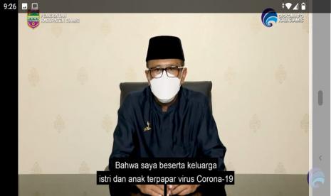 Bupati Ciamis Herdiat Sunarya mengumumkan dirinya terkonfirmasi positif Covid-19 melalui video yang diunggah lewat Youtube, Sabtu (27/2/2021). 