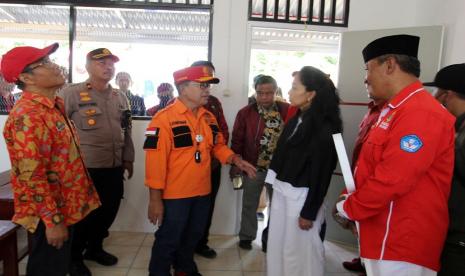 Bupati Cianjur, Herman Suherman, meresmikan penggunaan bangunan sekolah baru yang sebelumnya rusak parah akibat gempa. Bangunan SD Negeri Cipetir, Desa Ciwalen, Kecamatan Warung Kondang, Kabupaten Cianjur yang sebelumnya luluh lantak, kini bisa digunakan kembali untuk kegiatan belajar mengajar siswa. Bangunan sekolah baru ini sendiri berdiri berkat bantuan PT Tatalogam Lestari (Tatalogam Group) melalui kegiatan CSR perusahaan. 