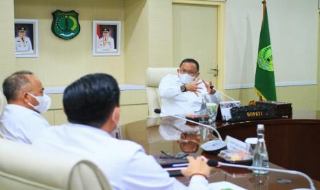 Bupati Dr Dodi Reza Alex Noerdin Lic Econ MBA dalam kesempatan mengikuti Rapat Koordinasi Nasional (Rakornas) Pengendalian Inflasi 2021, bertema Mendorong Peningkatan Peran UMKM Pangan Melalui Optimalisasi Digitalisasi untuk Mendukung Pemulihan Ekonomi dan Stabilitas Harga Pangan