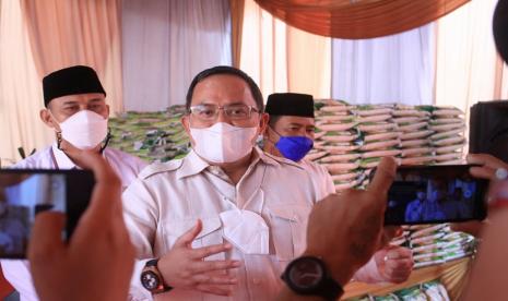 Bupati Dr Dodi Reza Alex Noerdin Lic Econ MBA meminta  meski turun level namun protokol kesehatan dan pelaksanaan vaksin di Muba terus di gencarkan