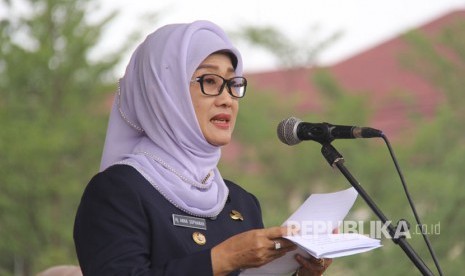 Bupati Indramayu Hj Anna Sophanah