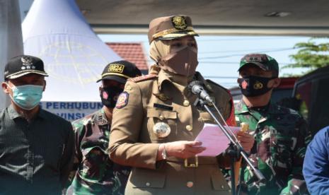 Bupati Jember Faida.Kabupaten Jember tidak memiliki Perda APBD 2020 sehingga menggunakan Perbup APBD 2020 dan kini Bupati Jember Faida kembali mengajukan Rancangan Perbup APBD 2021 namun dikembalikan dan belum disetujui.