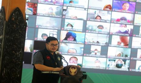 Bupati Kediri Hanindhito Himawan Pramana. Pemerintah Kabupaten Kediri, Jawa Timur, berencana memberikan subsidi hingga Rp 100 miliar untuk masyarakat yang terdampak kenaikan harga bahan bakar minyak (BBM) mencegah inflasi daerah.