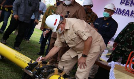 Bupati Muba Dodi Reza Alex Noerdin menghadiri acara ground breaking pembangunan Jargas Rumah Tangga di Kantor Camat Sungai Lilin, Musi Banyuasin, Sumsel, Sabtu (15/8).