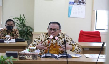 Bupati Muba Dodi Reza saat melakukan audiensi dengan Dirjen Pengendalian Pencemaran dan Kerusakan Lingkungan (PPKL) Kementerian Lingkungan Hidup dan Kehutanan Republik Indonesia, M R Karliansyah M S di Kantor Pusat Kementerian Lingkungan Hidup dan Kehutanan (LHK), Jumat (11/9). 