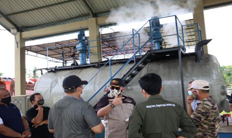 Bupati Muba Dr Dodi Reza Alex Noerdin, Ahad (25/10), saat peninjauan Workshop PUPR Muba.