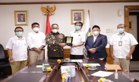 Bupati Muba Dr Dodi Reza Alex Noerdin Lic Econ MBA melakukan Audiensi dengan Direktur Jenderal Ketenagalistrikan Kementerian Energi dan Sumber Daya Mineral (ESDM) Republik Indonesia Ir Rida Mulyana MSc, Kamis (12/11), di Gedung Utama Ditjen Ketenagalistrikan Kementerian Energi dan Sumber Daya Mineral (ESDM) Republik Indonesia, Jakarta Selatan.