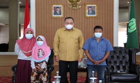 Bupati Muba Dr Dodi Reza Alex Noerdin Lic Econ MBA menerima tim dokter Operasi Jantung Terbuka RSUD Sekayu dan pasien penyintas jantung rujukan RSUD Sejiran Setason,  Bangka Belitung (Babel), Rabu (27/1).