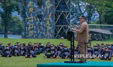 KPK Tangkap Bupati Musi Banyuasin Dodi Reza Alex Noerdin. Foto: Bupati Musi Banyuasin Dodi Reza Alex Noerdin membuka pelatihan kepemimpinan dan wawasan kebangsaan kepada perangkat desa. Pada tahap ke II ini pelatihan digelar di Batalyon Infanteri Raider 300/Brajawijaya, Cianjur, Jawa Barat, Rabu (6/10).