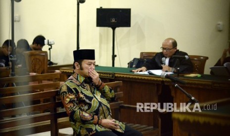 Bupati nonaktif Lampung Selatan Zainudin Hasan menjalani sidang perdana pembacaan dakawaan di Pengadilan Tipikor Bandar Lampung, Lampung, Senin (17/12/2018). 