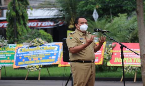 Bupati Pangandaran Jeje Wiradinata memimpin apel gabungan, Senin (1/3). Dok Humas Pemkab Pangandaran.