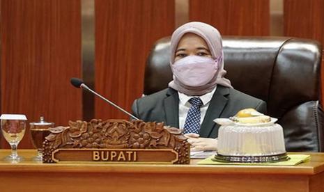 Bupati perempuan pertama Sleman Kustini Sri Purnomo. menyampaikan arahan agar guru lebih 