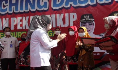 Bupati Purbalingga dalam pencanangan Desa Ramah Perempuan dan Peduli Anak (DRPPA). 