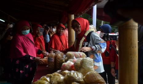 Purbalingga Gelar Roadshow Pemulihan Ekonomi. Bupati Purbalingga Dyah Hayuning Pratiwi.