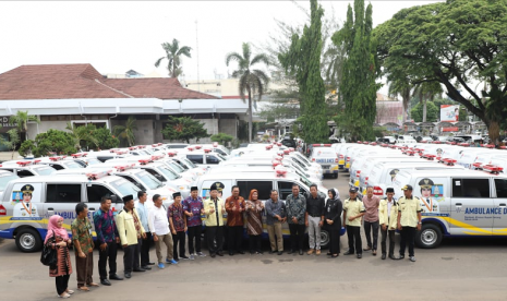 Bupati Serang Ratu Tatu Chasanah resmi meluncurkan bantuan 100 ambulans desa untuk 100 pemerintah desa di Kabupaten Serang.