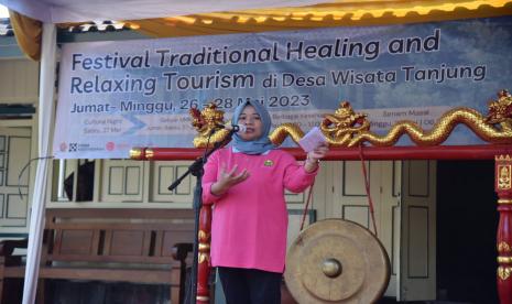 Bupati Sleman Kustini Sri Purnomo menghadiri Festival Traditional Healing and Relaxing Tourism di Desa Wisata Tanjung, Ahad (28/5/2023).