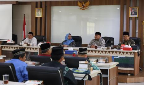 Bupati Sleman Kustini Sri Purnomo menghadiri kegiatan pembinaan Forum Rois Kapanewon wilayah Sleman Barat.