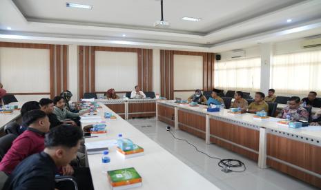 Bupati Sleman, Kustini Sri Purnomo menghadiri Sosialisasi Pemberian Bantuan Hukum Bagi Masyarakat Miskin di Kabupaten Sleman, di Ruang Rapat Praja Setda Sleman, Senin (4/12/2023).