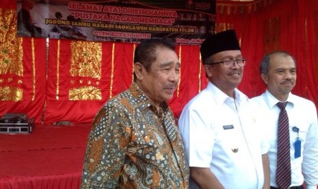 Bupati Solok Gusmal (tengah) didampingi Ketua Umum Yagemi  Firdaus Oemar (kiri) dan Kepala Cabang (Kacab) PT Taspen Sumbar Jhon Irwan. 