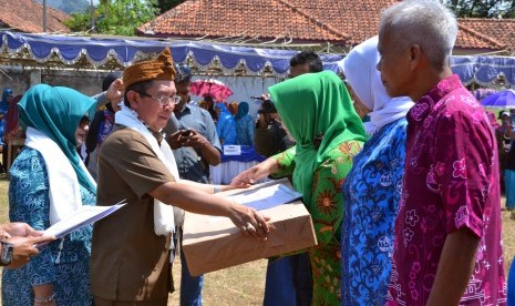 Bupati Sumedang Canangkan Bulan Bakti Gotong Royong