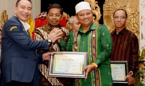  Bupati Tasikmalaya Raih Lencana Adhitya Karya Mahatva Yodha